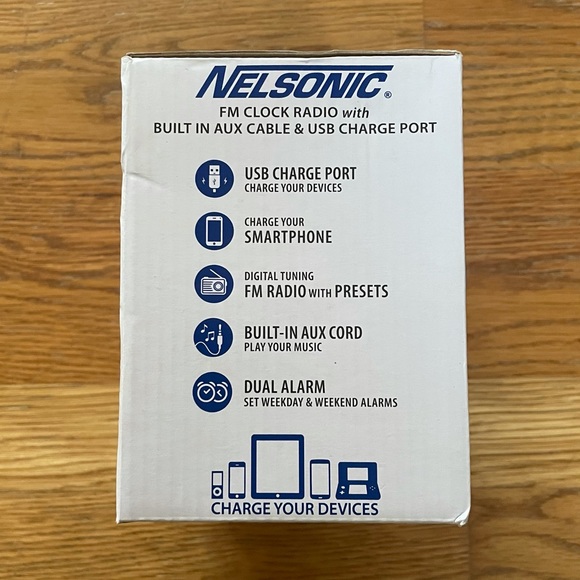 NWT Nelsonic FM Clock Radio with Built in Aux Cable & USB Charge Port - Picture 2 of 10